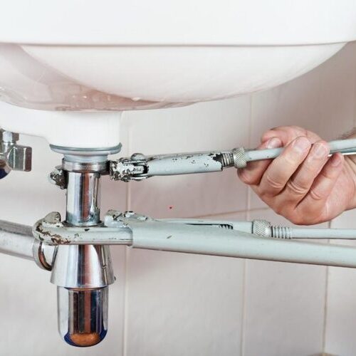 Emergency plumber makes a repair.